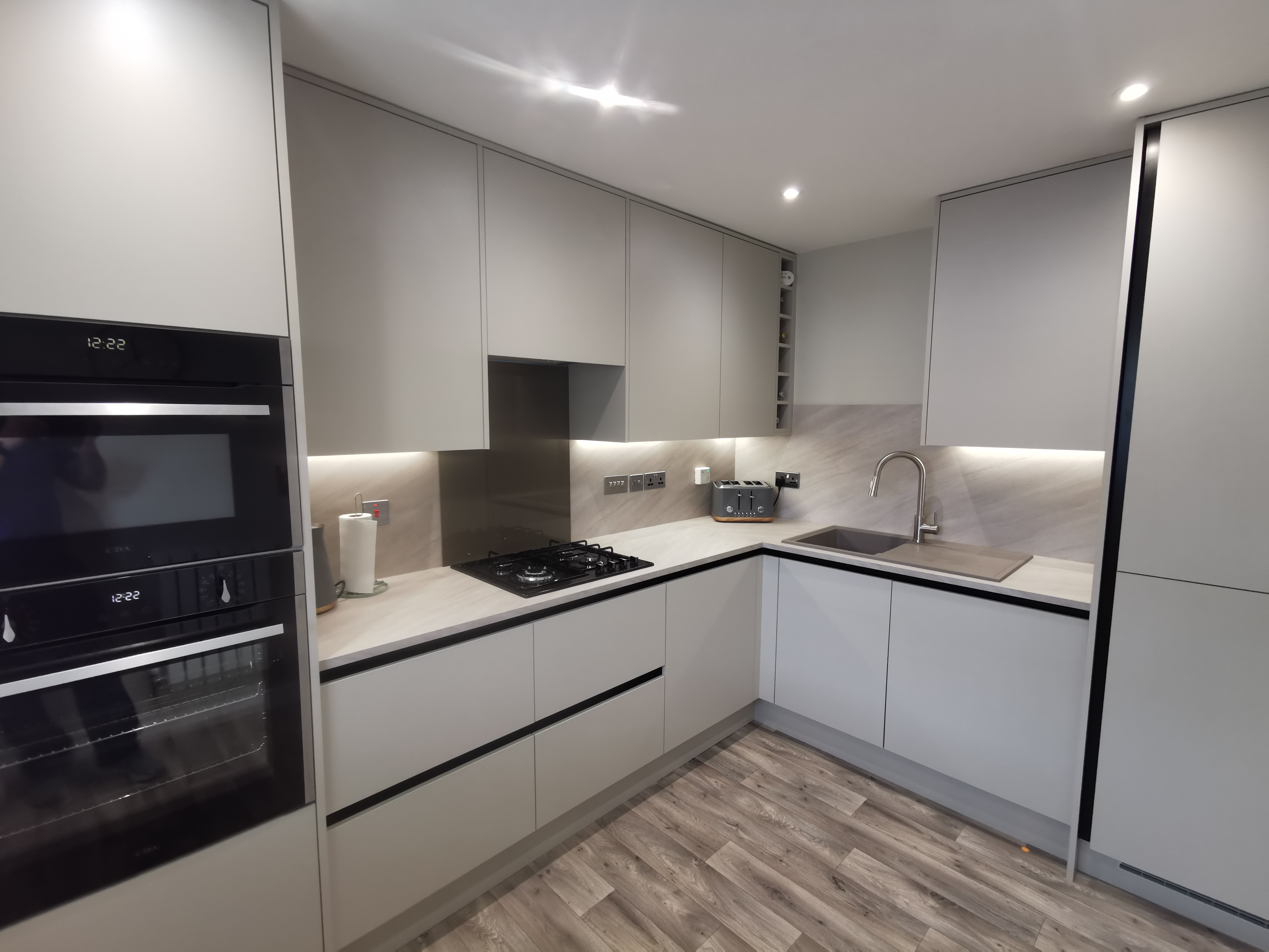Modern Handleless Kitchen